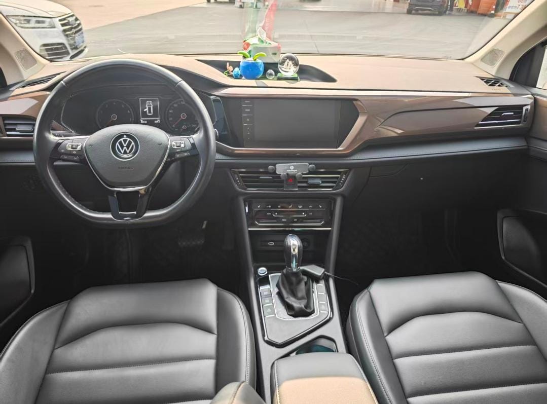 Volkswagen Tharu Deluxe Edition