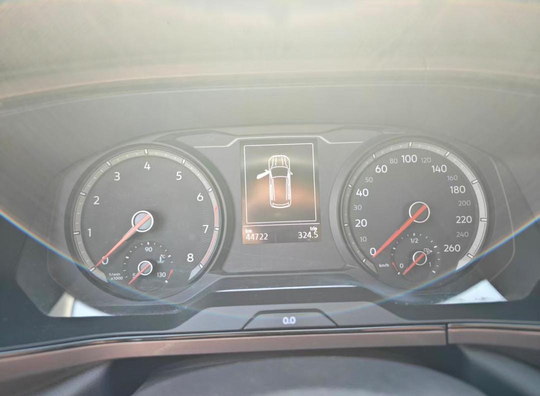 Volkswagen Tharu Deluxe Edition