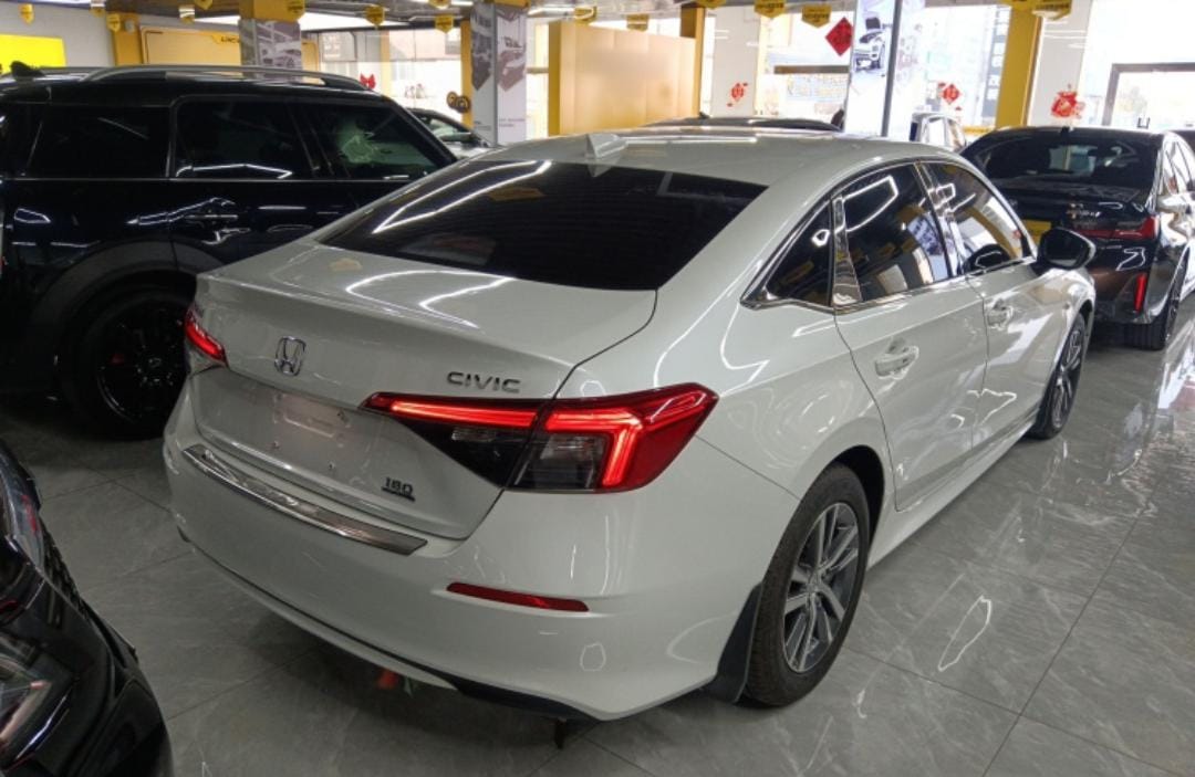 Honda Civic 180TURBO CVT