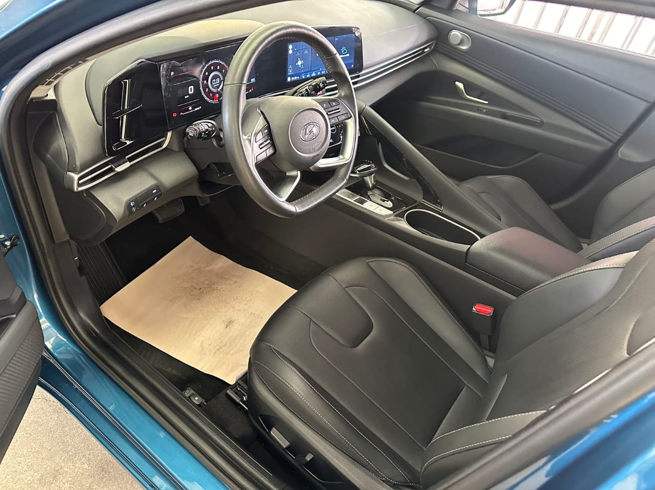 Hyundai Elantra 1.5L CVT LUX Premium Edition