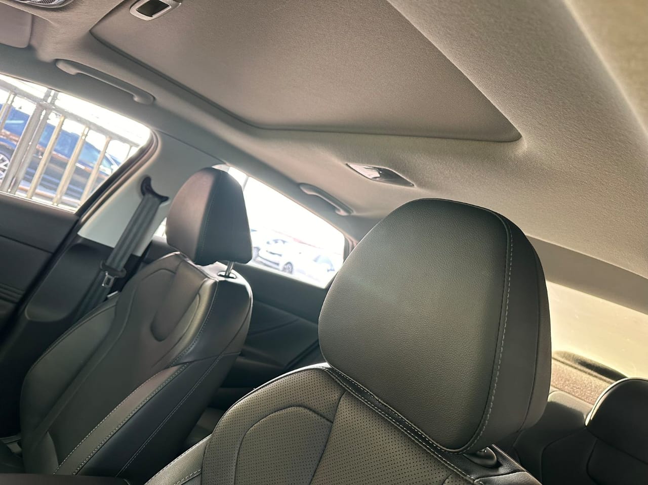 Hyundai Elantra 1.5L CVT LUX Premium Edition