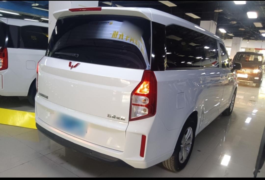 Wuling Hongguang 1.5T Manual Luxury Edition
