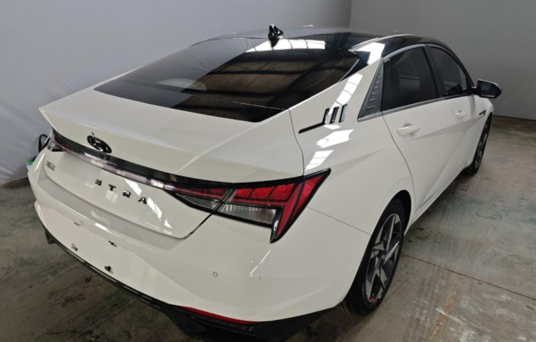 Hyundai Elantra 1.5L CVT LUX Premium Edition