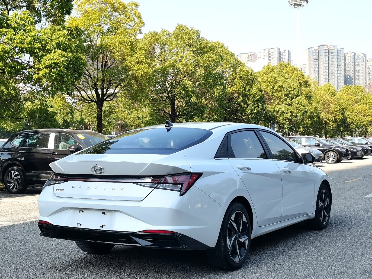 Hyundai Elantra 1.5L CVT LUX Premium Edition