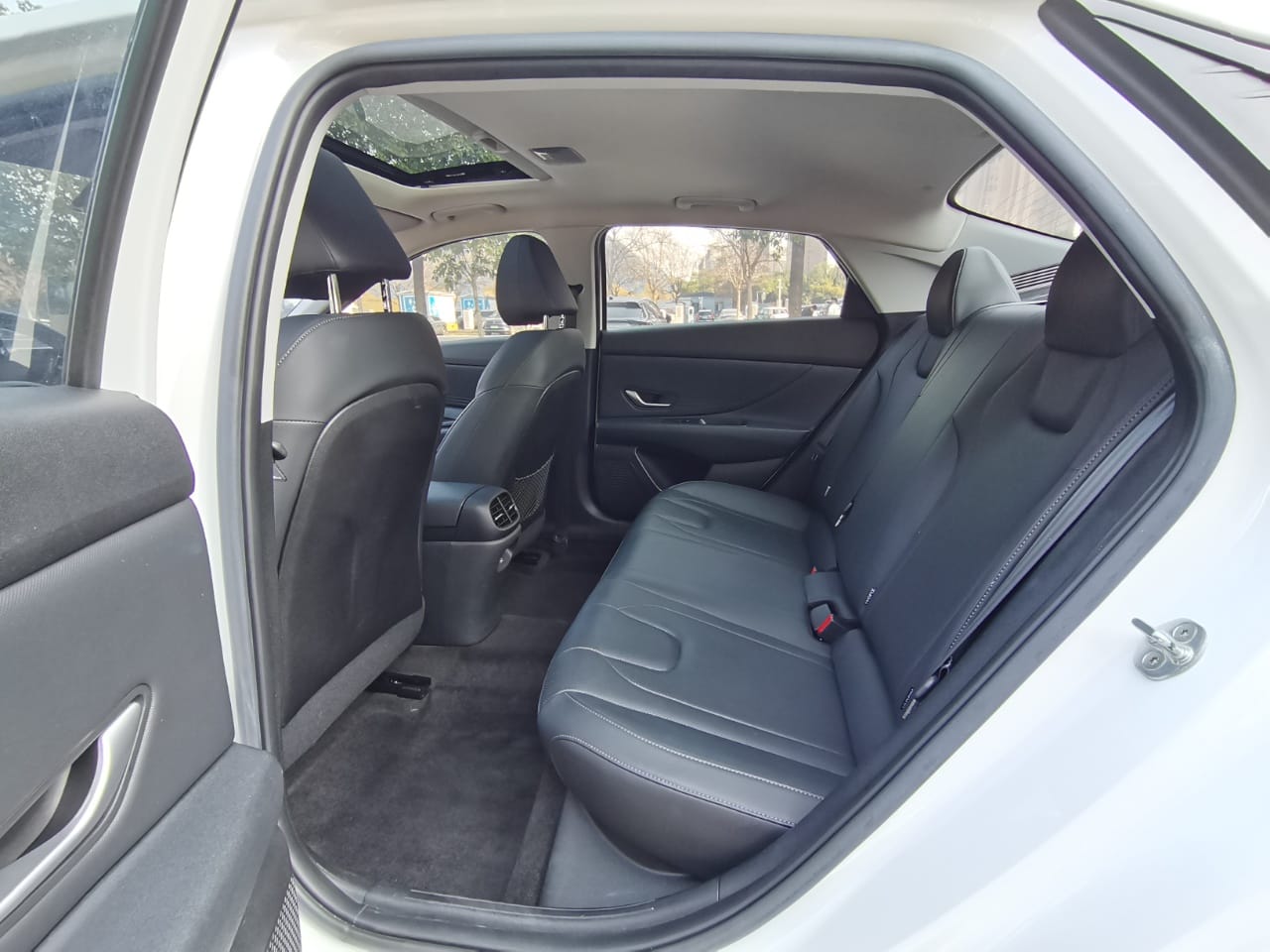 Hyundai Elantra 1.5L CVT LUX Premium Edition