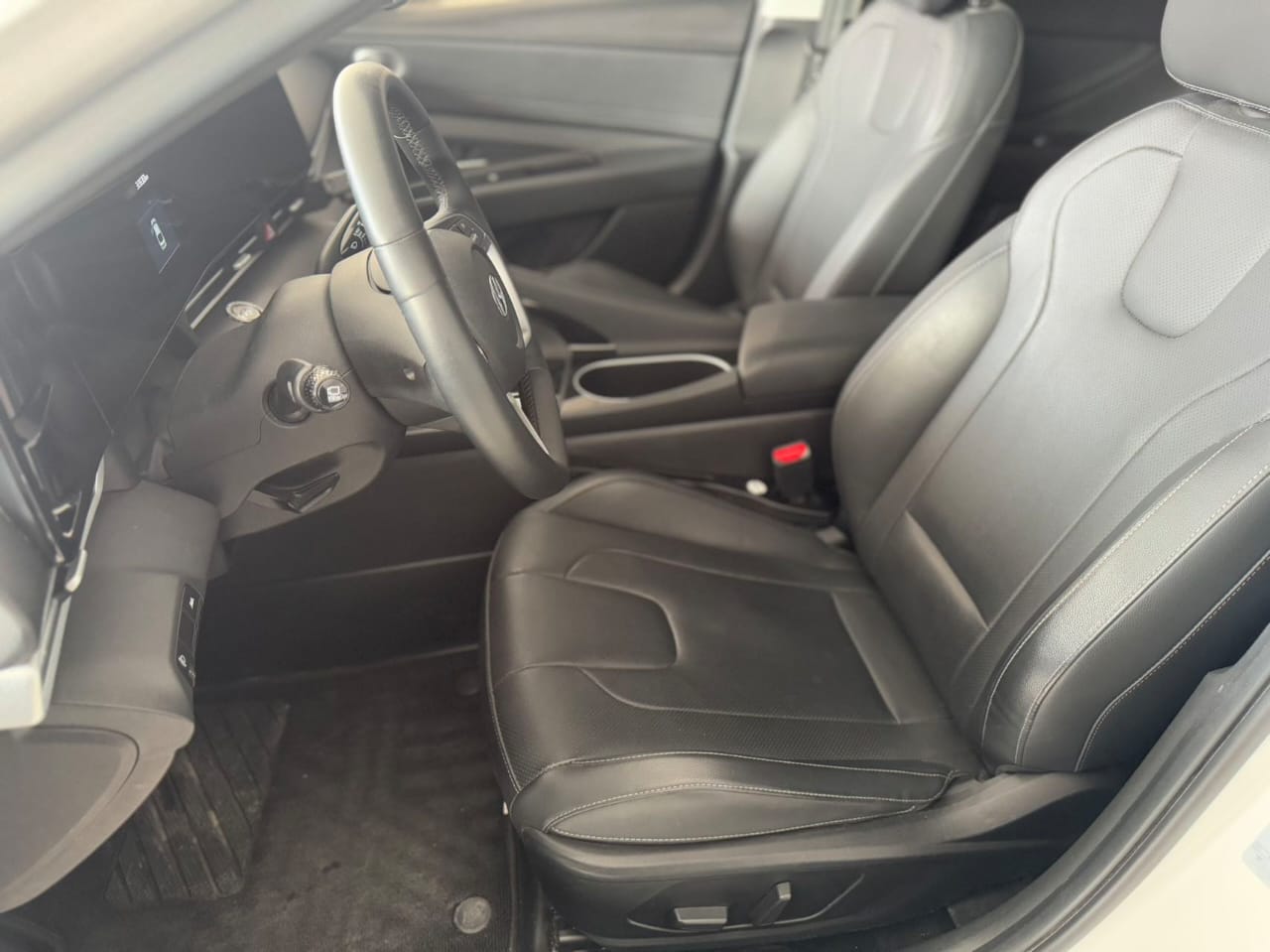 Hyundai Elantra 1.5L CVT LUX Premium Edition