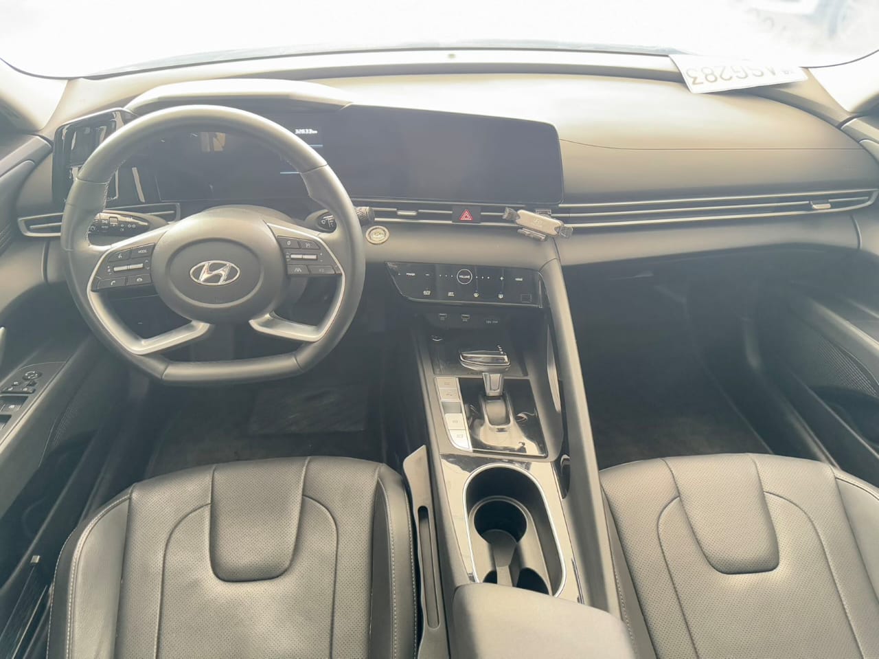 Hyundai Elantra 1.5L CVT LUX Premium Edition