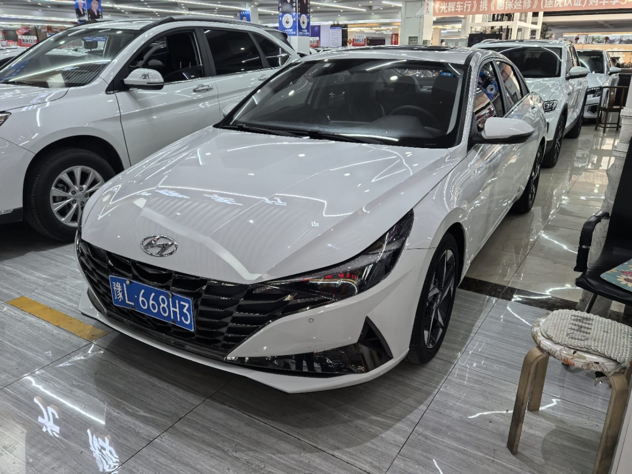 Hyundai Elantra 1.5L CVT LUX Premium Edition