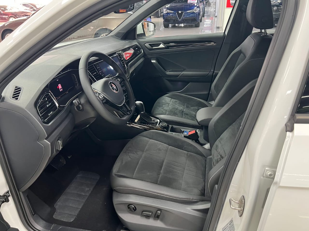 Volkswagen T-Roc L  280TSI DSG 4WD Роскошная версия