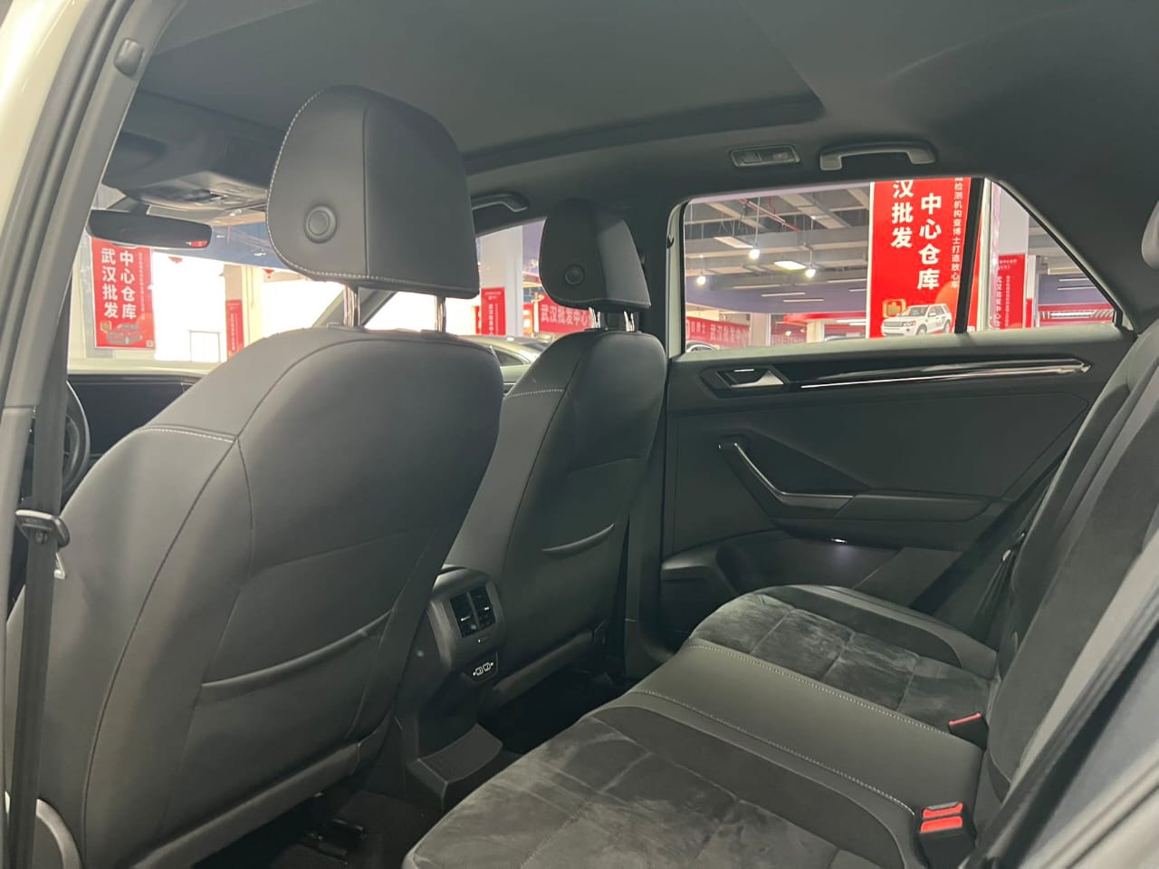 Volkswagen T-Roc L  280TSI DSG 4WD Роскошная версия