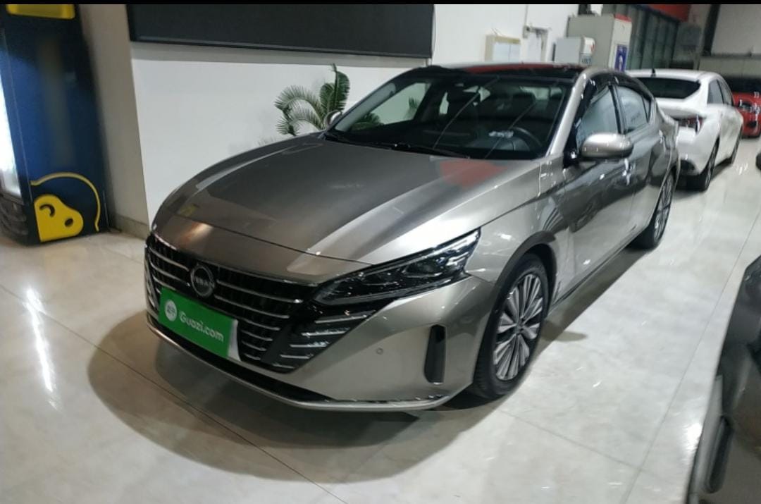 Nissan Altima 2.0L XL-Upr Premium Edition