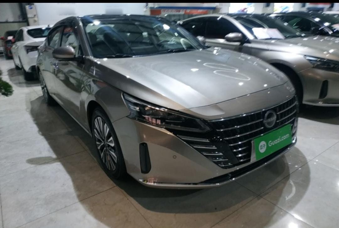 Nissan Altima 2.0L XL-Upr Premium Edition