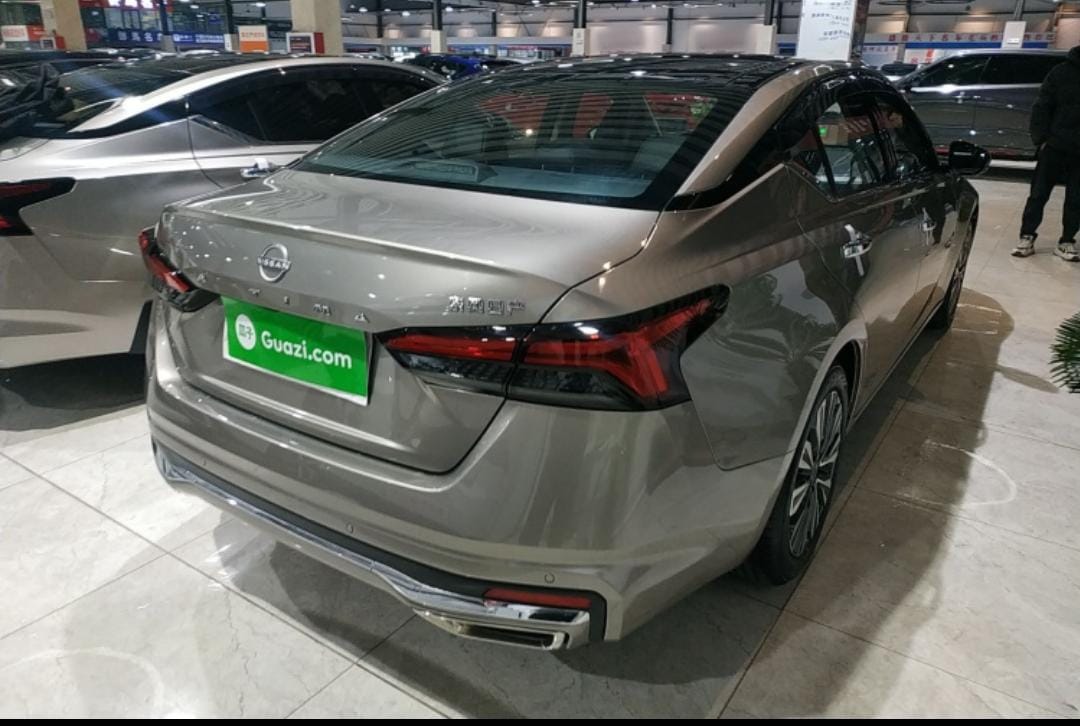 Nissan Altima 2.0L XL-Upr Premium Edition
