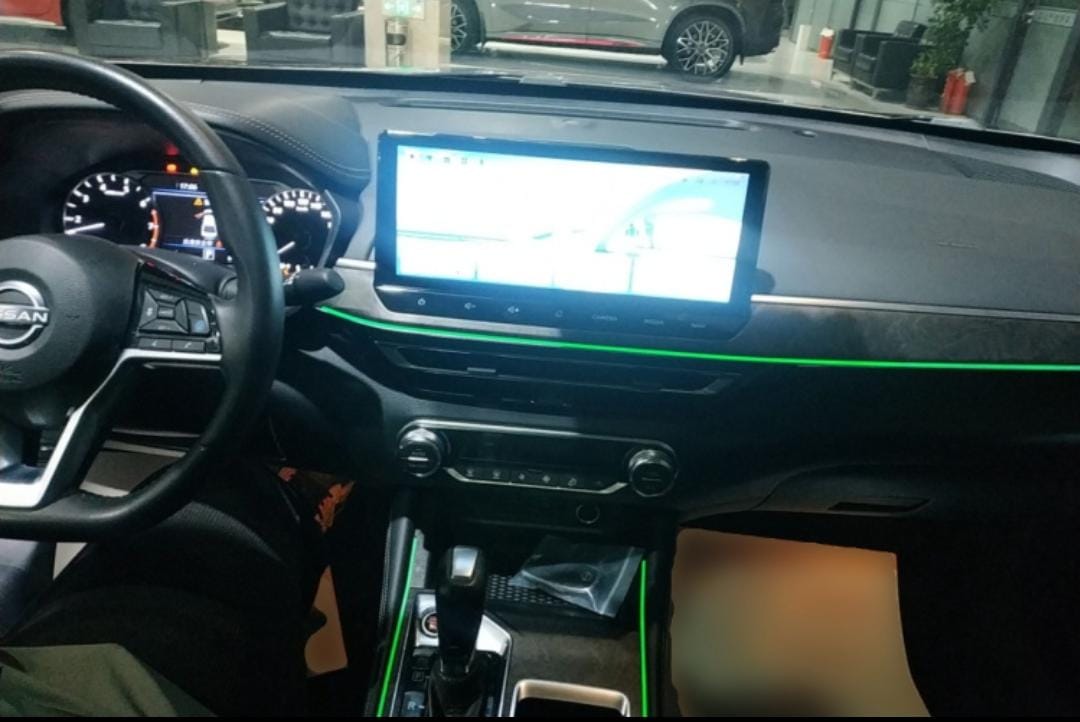 Nissan Altima 2.0L XL-Upr Premium Edition