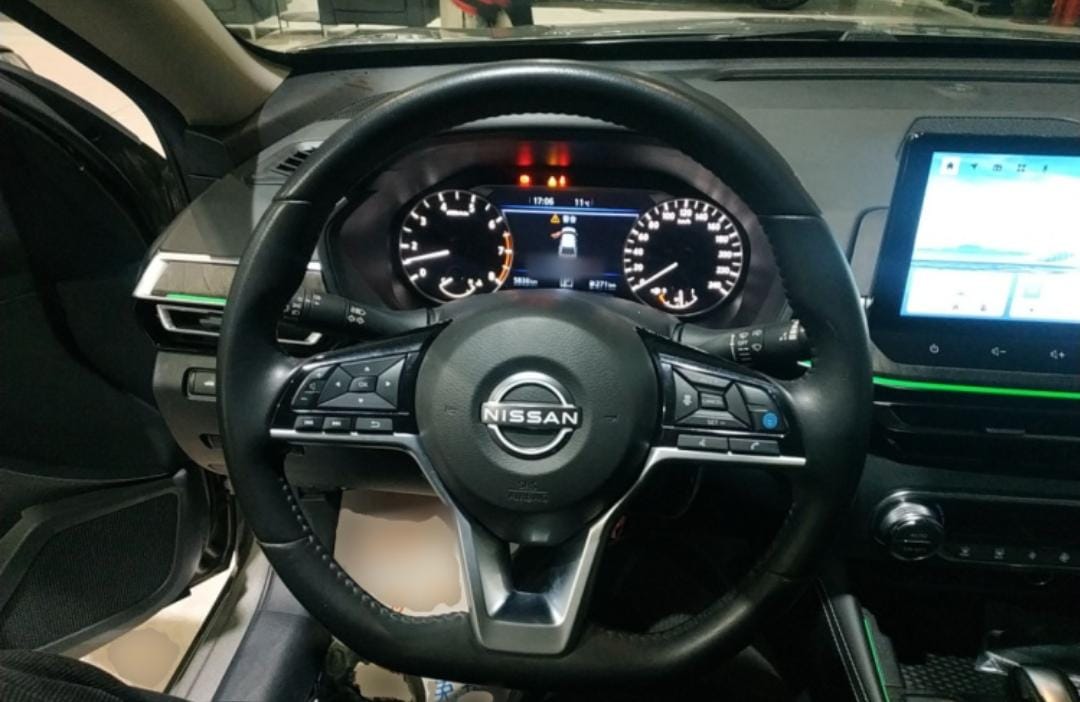 Nissan Altima 2.0L XL-Upr Premium Edition
