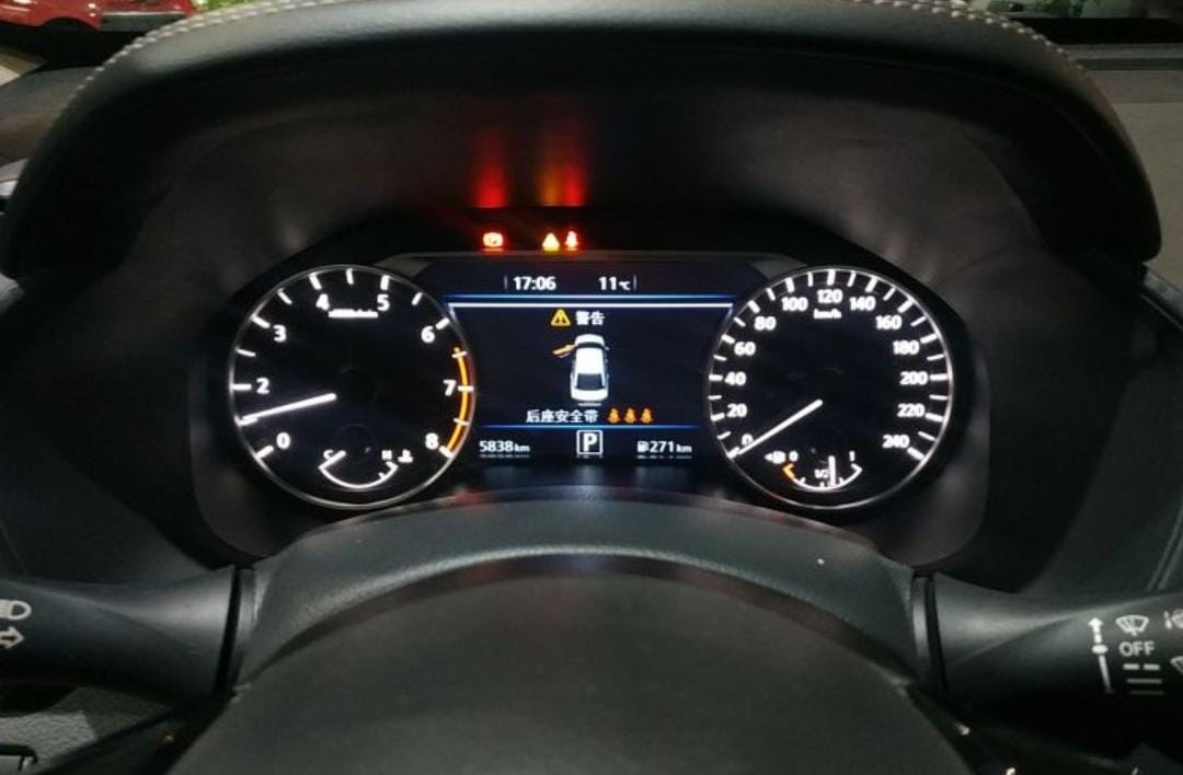 Nissan Altima 2.0L XL-Upr Premium Edition