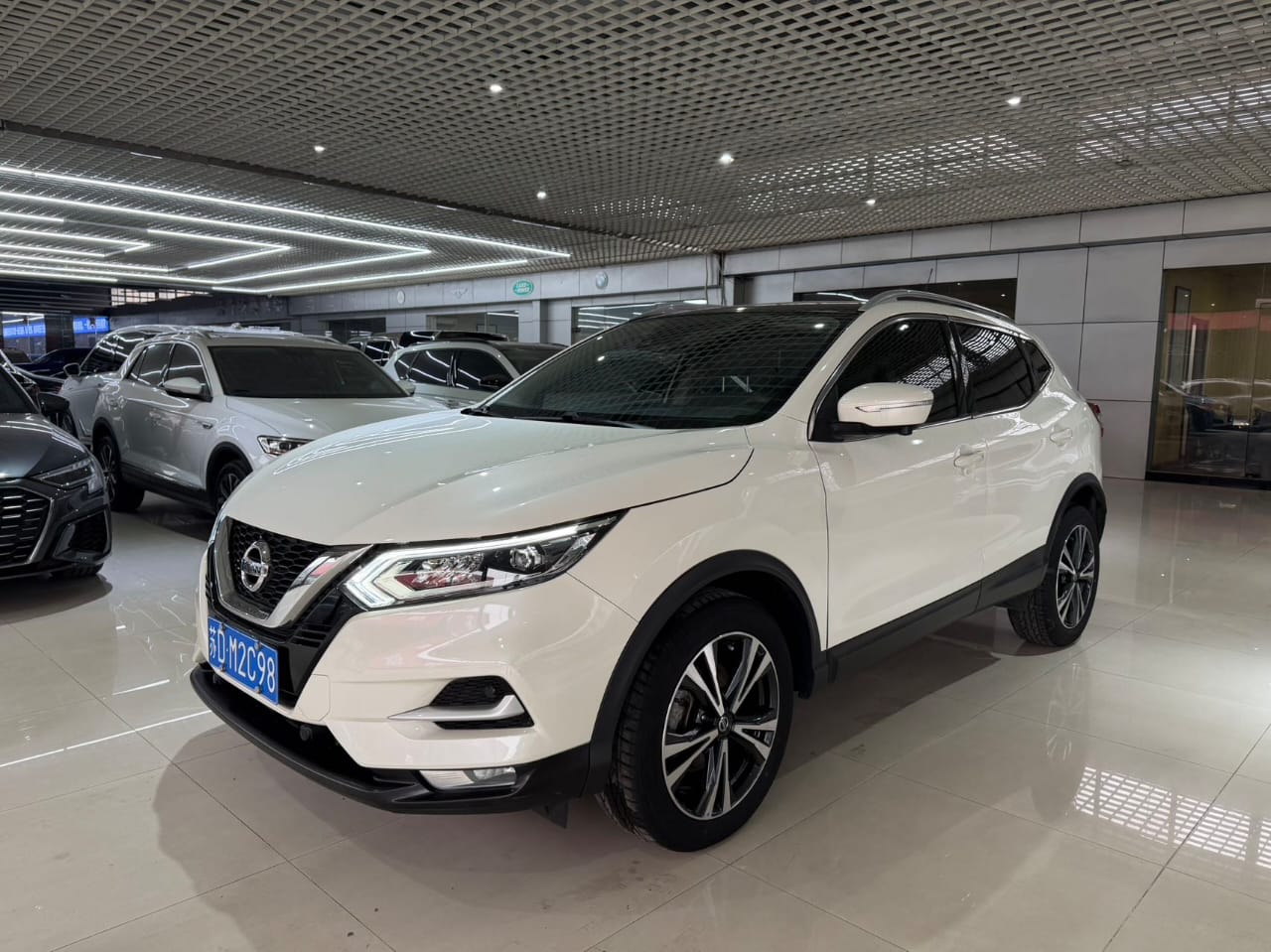 Nissan Qashqai 2.0L Deluxe Edition