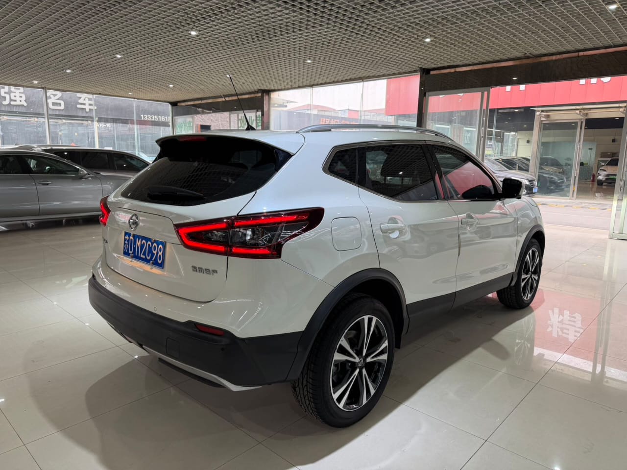 Nissan Qashqai 2.0L Deluxe Edition