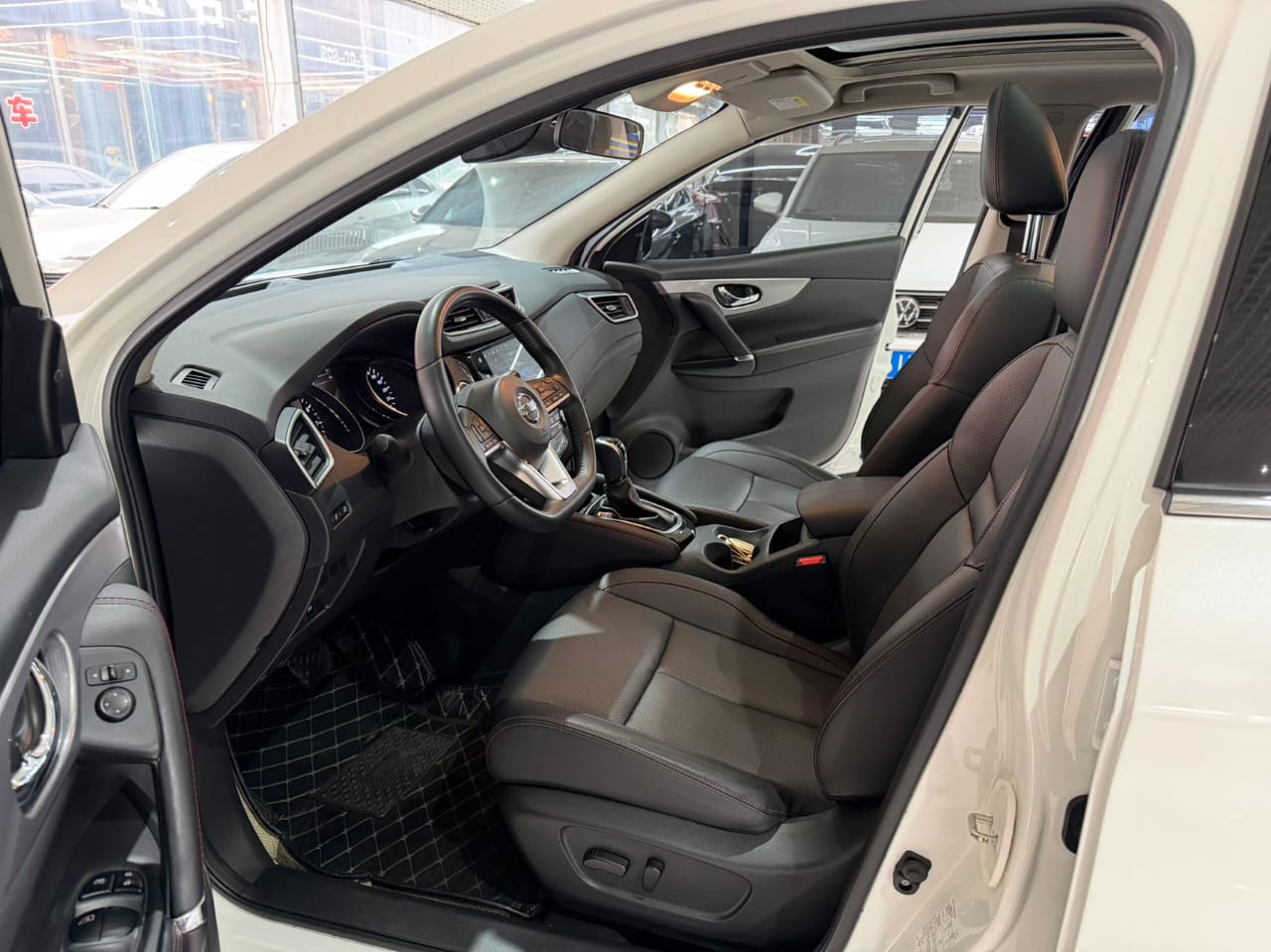 Nissan Qashqai 2.0L Deluxe Edition
