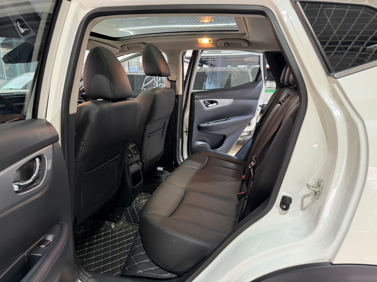 Nissan Qashqai 2.0L Deluxe Edition