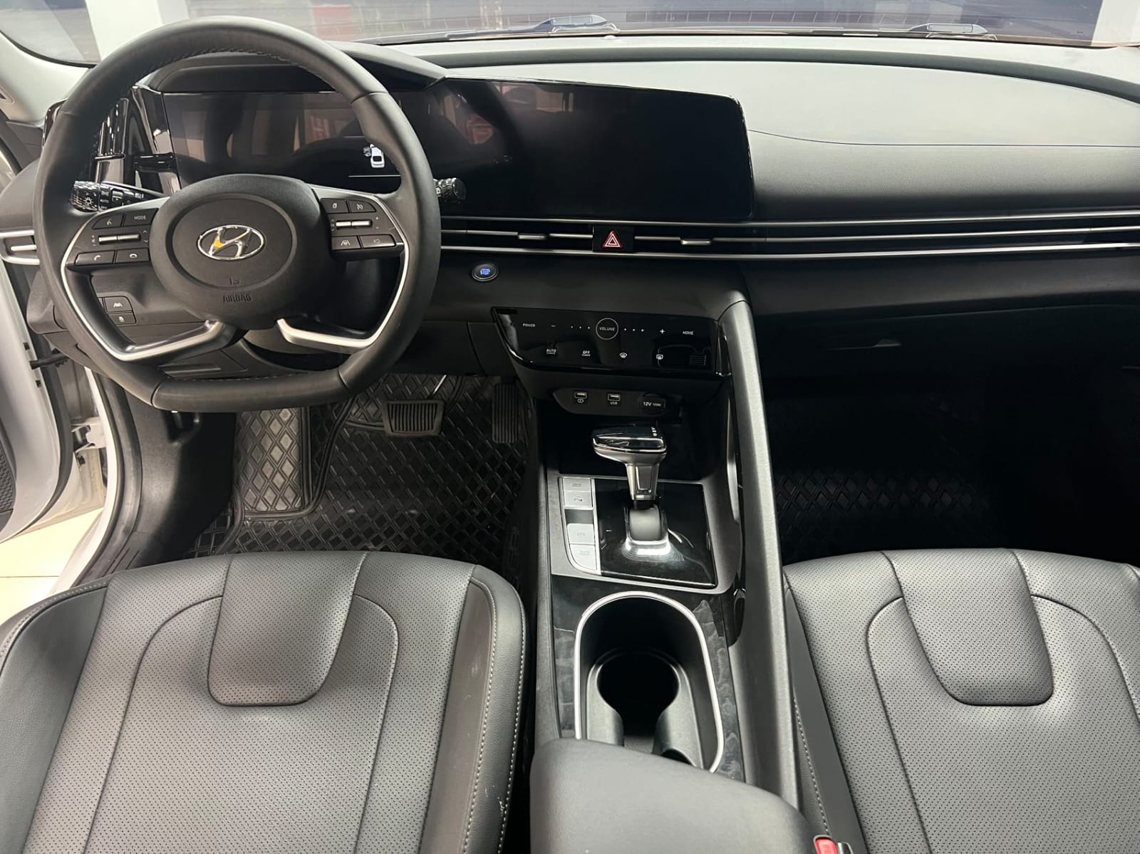 Hyundai Elantra 1.5L CVT Premium Edition