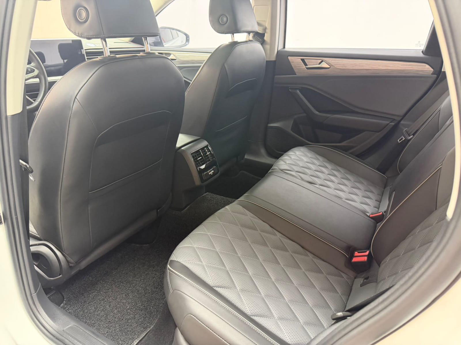 Volkswagen Sagitar 280TSI DSG