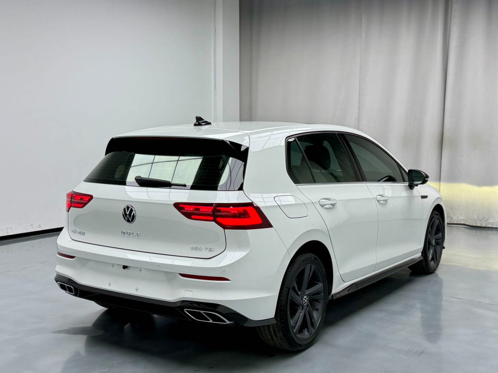 Volkswagen Golf 280TSI DSG R-Line