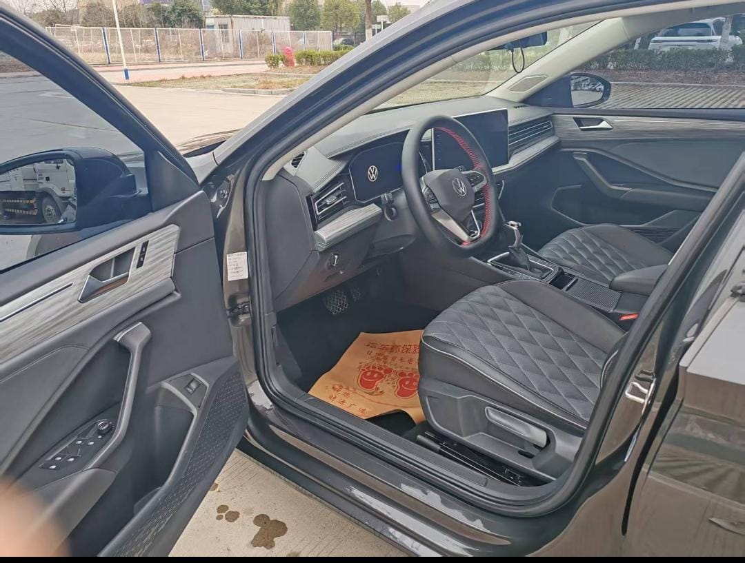 Volkswagen Sagitar 280TSI DSG Oversight Edition