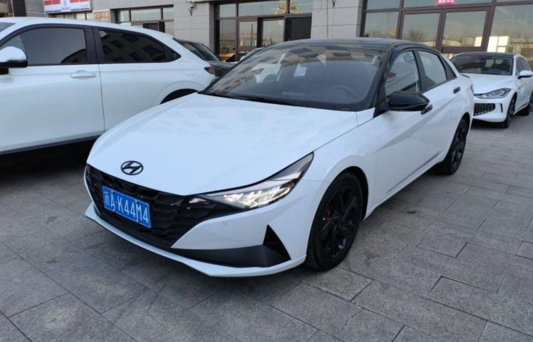 Hyundai Elantra 1.5L CVT LUX Premium Edition