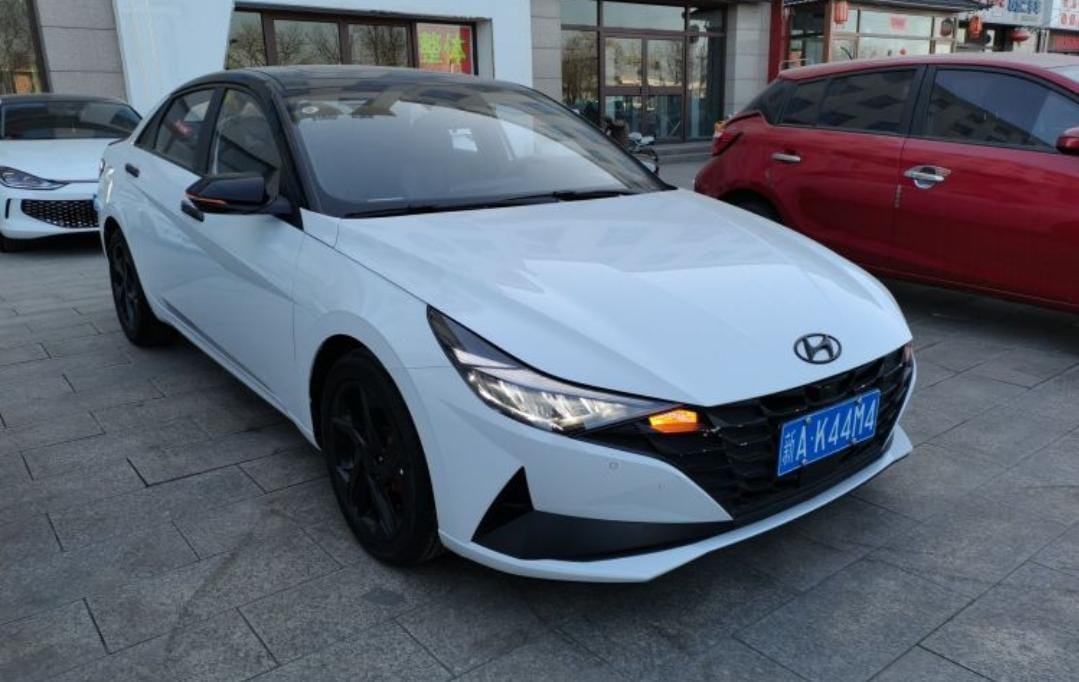 Hyundai Elantra 1.5L CVT LUX Premium Edition