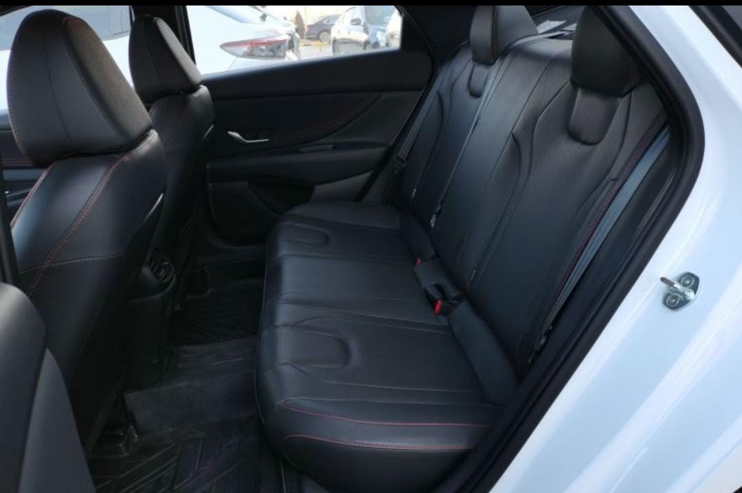 Hyundai Elantra 1.5L CVT LUX Premium Edition