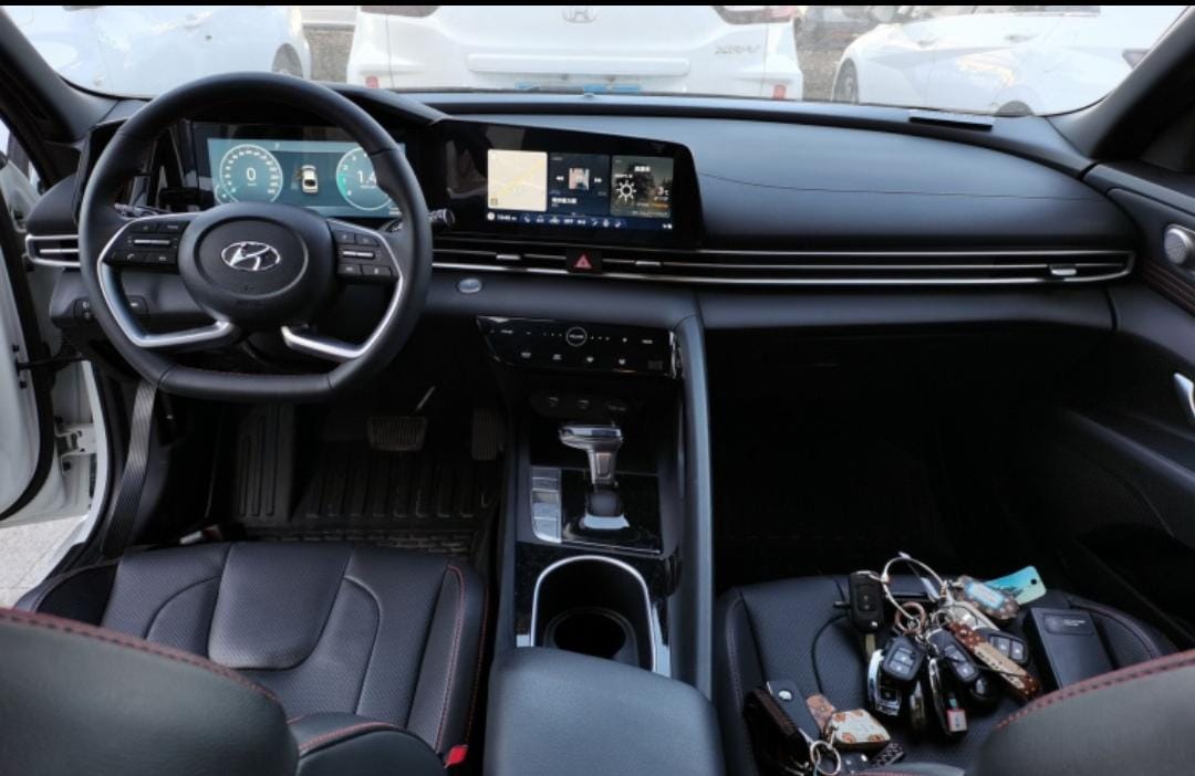 Hyundai Elantra 1.5L CVT LUX Premium Edition