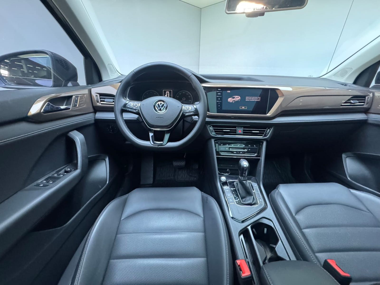 Volkswagen Tharu 280TSI Deluxe Edition