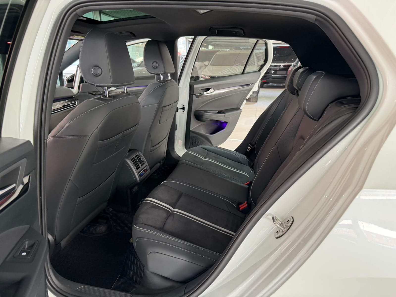 Volkswagen Golf 280TSI DSG R-Line