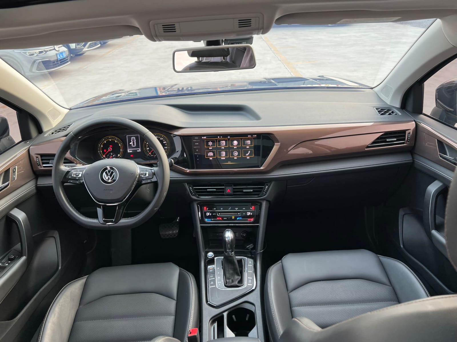 Volkswagen Tharu 280TSI Deluxe Edition