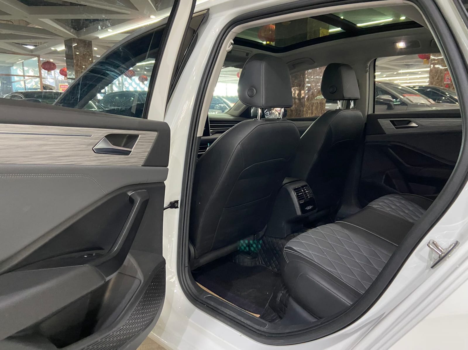 Volkswagen Sagitar 280TSI DSG Oversight Lite Edition