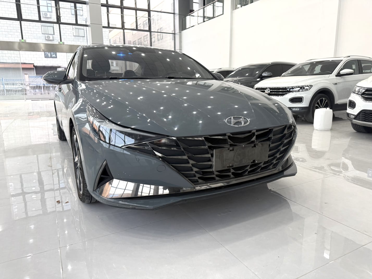 Hyundai Elantra 1.5L CVT LUX Premium Edition