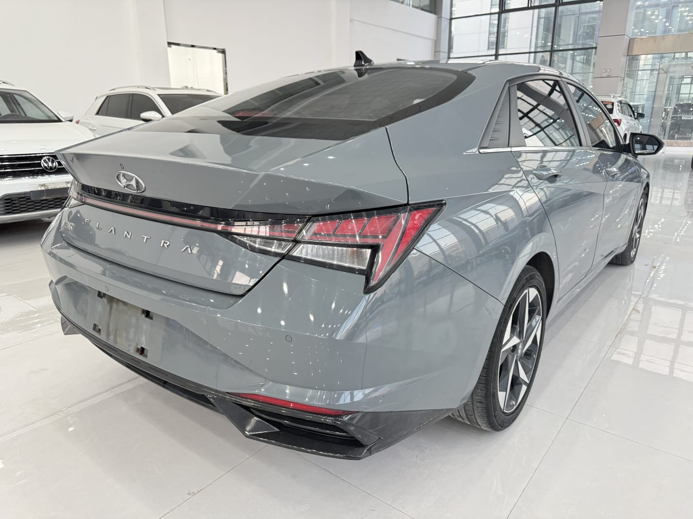 Hyundai Elantra 1.5L CVT LUX Premium Edition