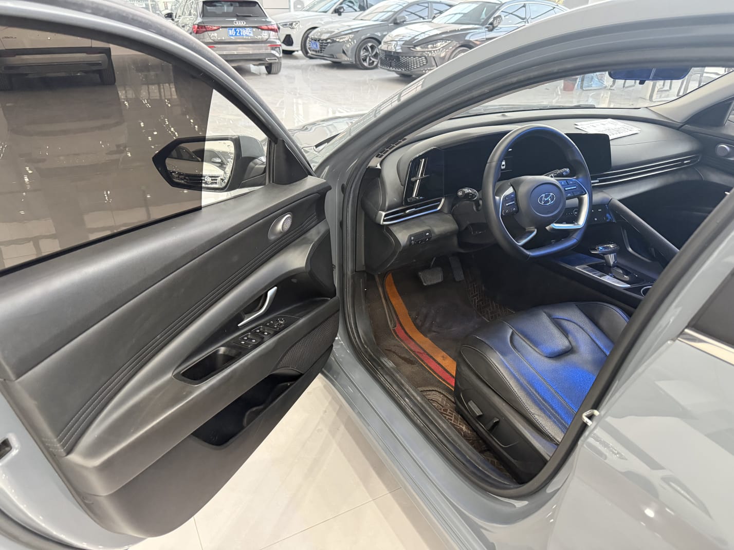 Hyundai Elantra 1.5L CVT LUX Premium Edition