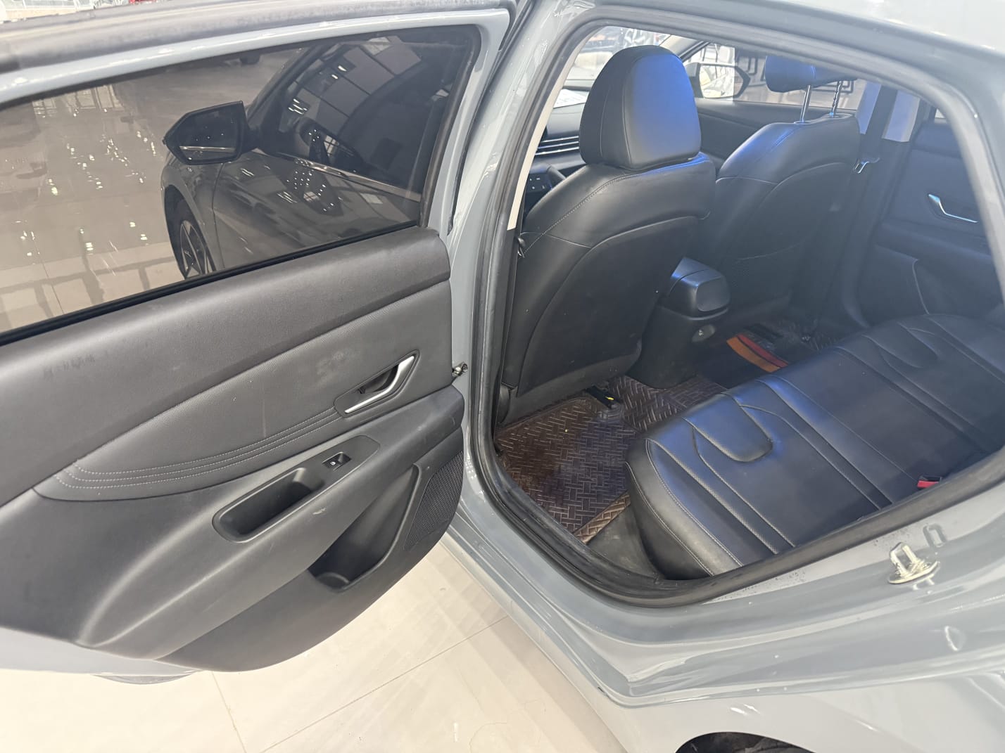 Hyundai Elantra 1.5L CVT LUX Premium Edition