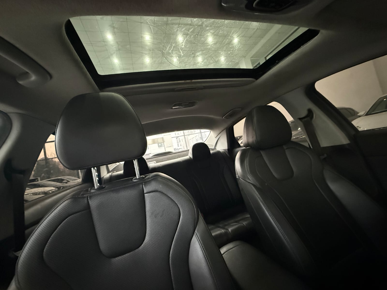 Hyundai Elantra 1.5L CVT LUX Premium Edition