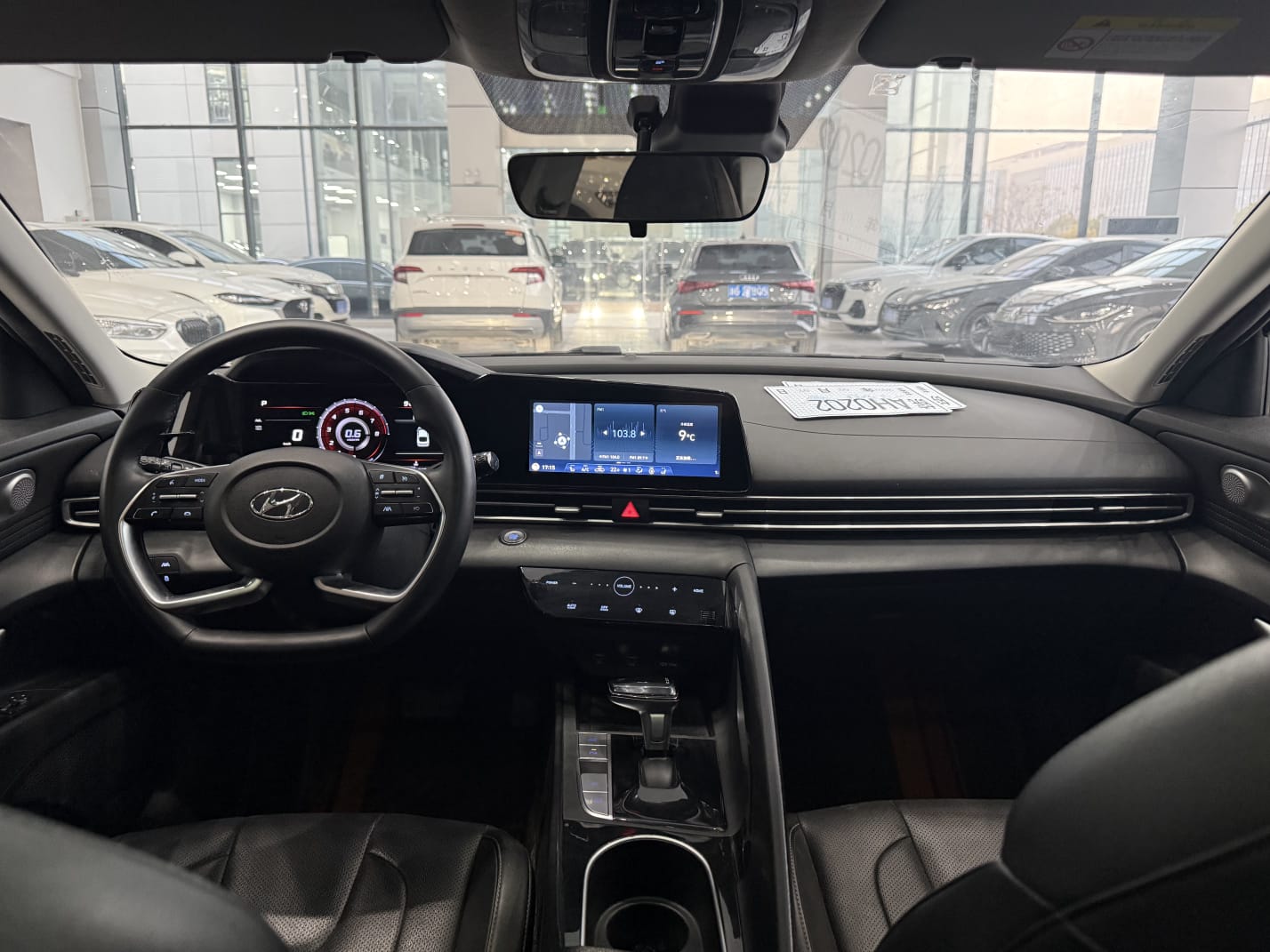 Hyundai Elantra 1.5L CVT LUX Premium Edition