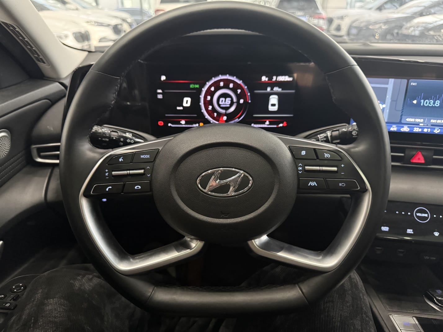 Hyundai Elantra 1.5L CVT LUX Premium Edition