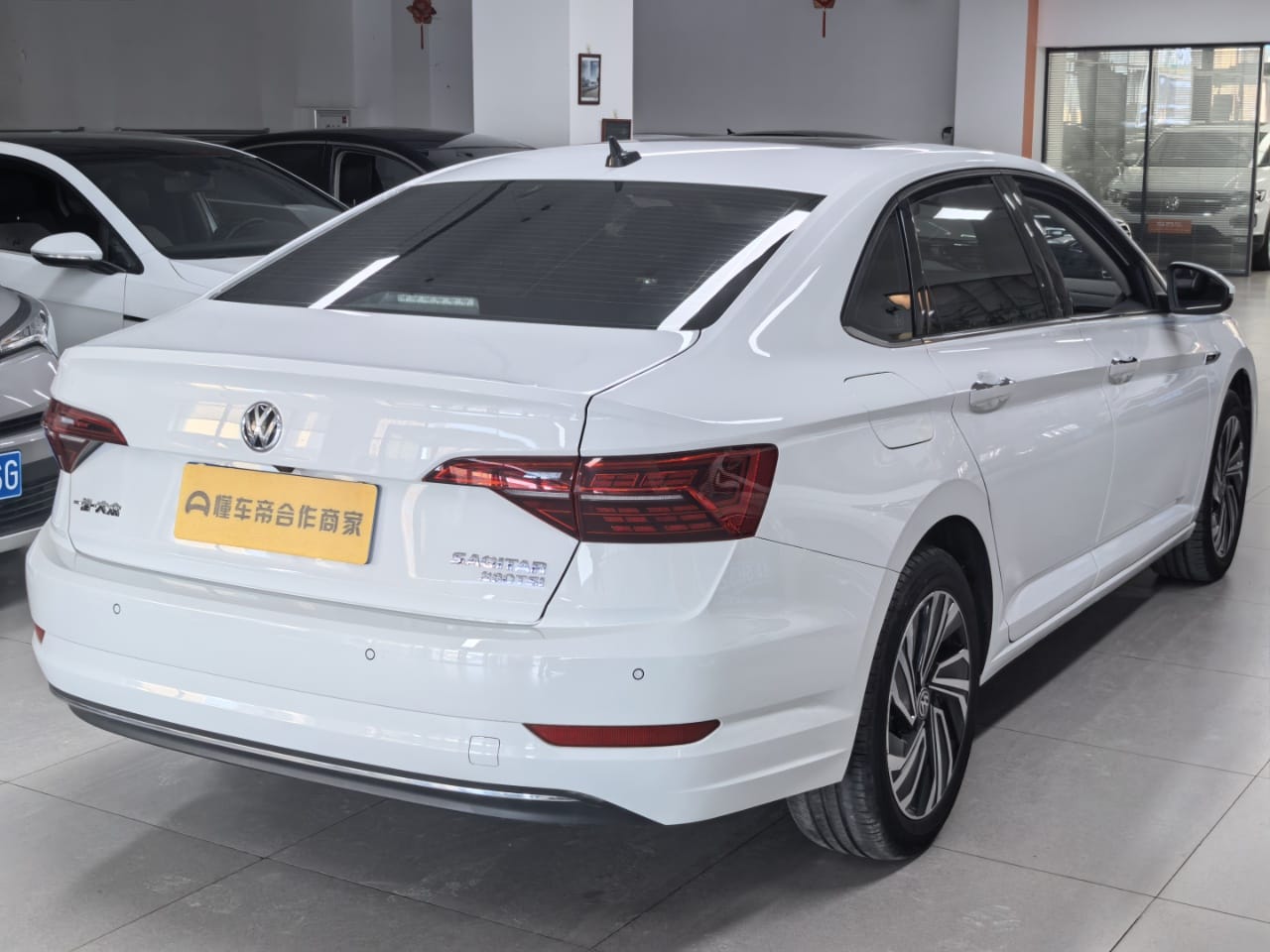 Volkswagen Sagitar 280TSI DSG Overpass Edition