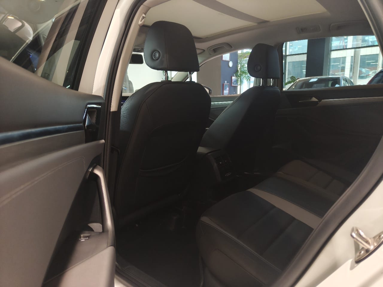 Volkswagen Sagitar 280TSI DSG Overpass Edition