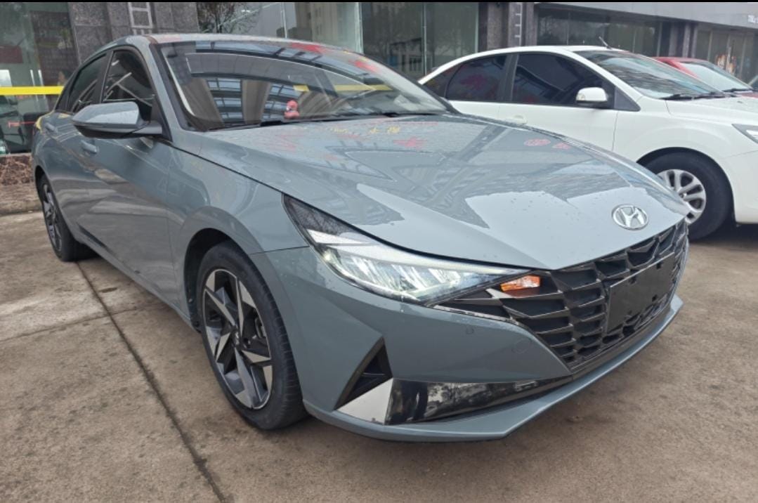 Hyundai Elantra 1.5L CVT LUX Premium Edition