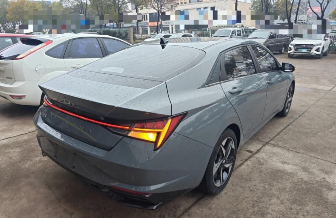 Hyundai Elantra 1.5L CVT LUX Premium Edition