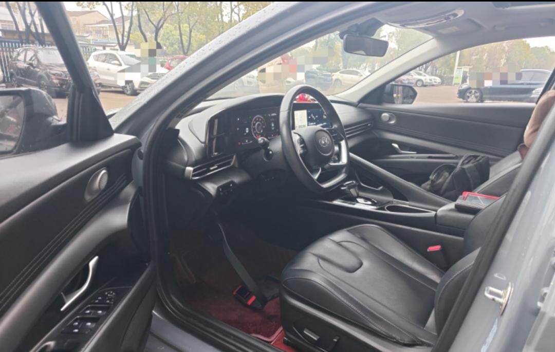 Hyundai Elantra 1.5L CVT LUX Premium Edition