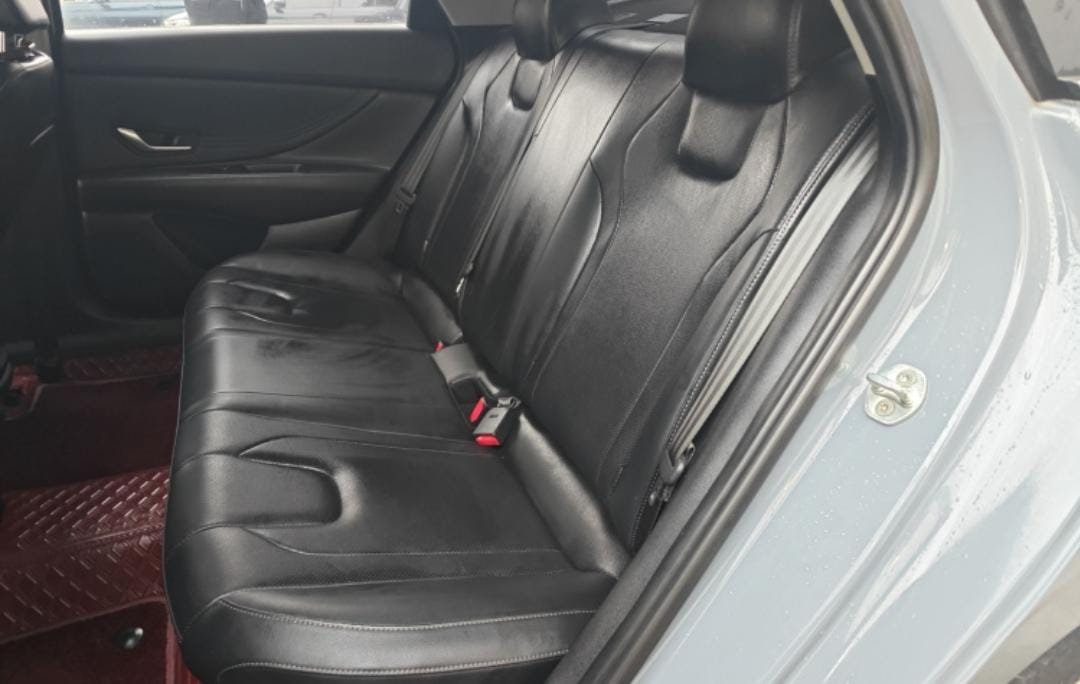 Hyundai Elantra 1.5L CVT LUX Premium Edition