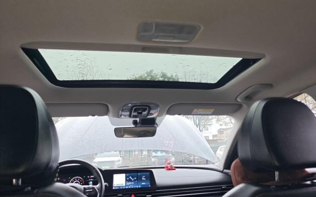 Hyundai Elantra 1.5L CVT LUX Premium Edition